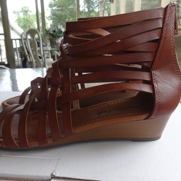American Eagle women's strappy sandals size 6 1/2, brown with 1" wedge heels VGC - Picture 3 of 13
